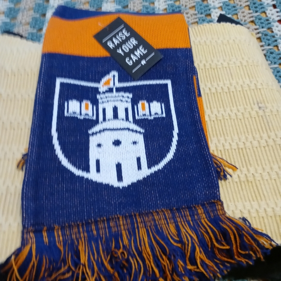 NWT Wheaton Ruffneck Scarf - Picture 1 of 5